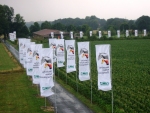 2009_0711dfcfahnenaufhangen0047.jpg